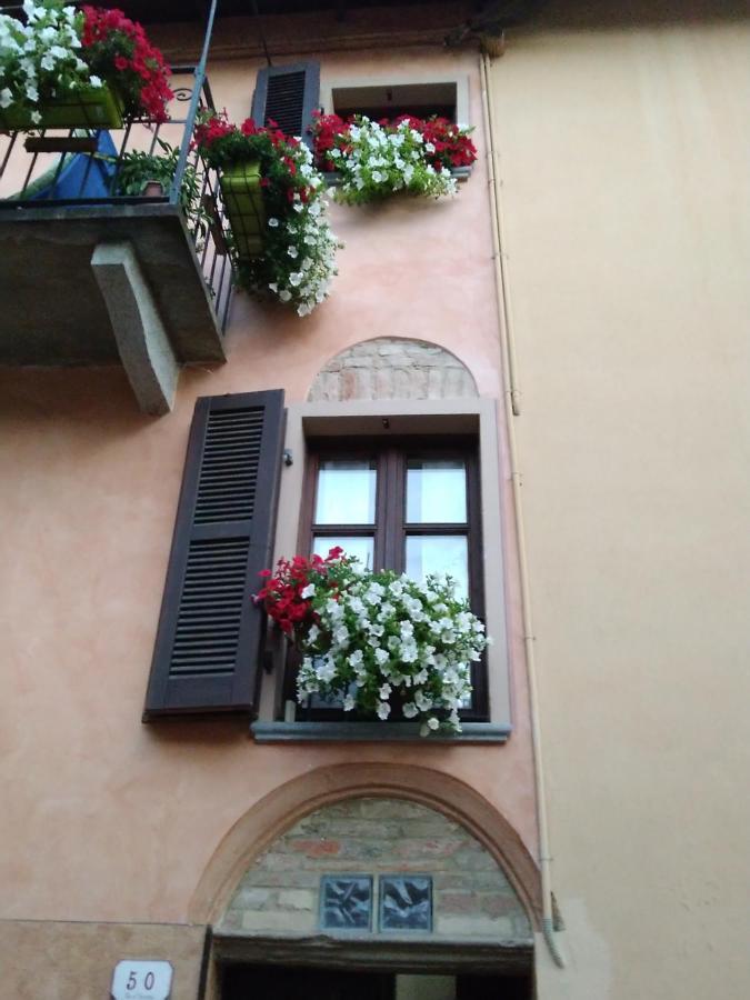 Holiday House Antica Dimora Soggiorni In Langa Centro Storico La Morra Exterior foto