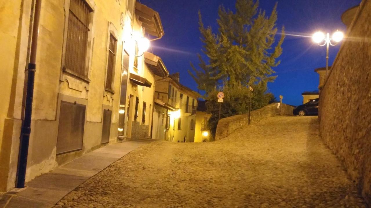 Holiday House Antica Dimora Soggiorni In Langa Centro Storico La Morra Exterior foto