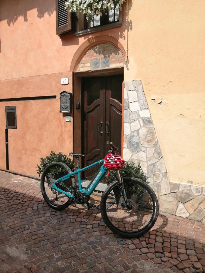 Holiday House Antica Dimora Soggiorni In Langa Centro Storico La Morra Exterior foto